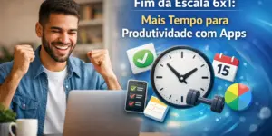 Jovem homem comemorando com laptop em mesa, produtividade alta